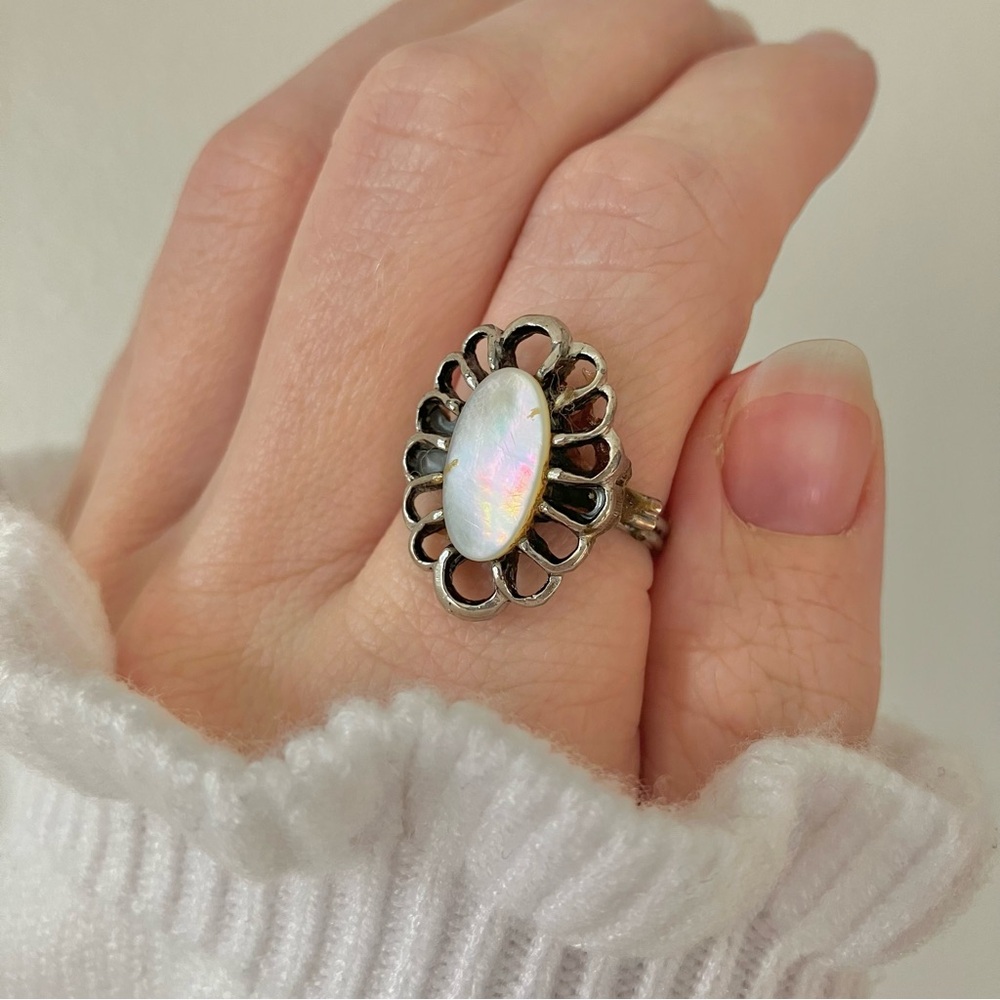 Mother of Pearl Silver Flower Oval Ring Vintage “Pearlette” Beach Neutral White - Picture 1 of 12